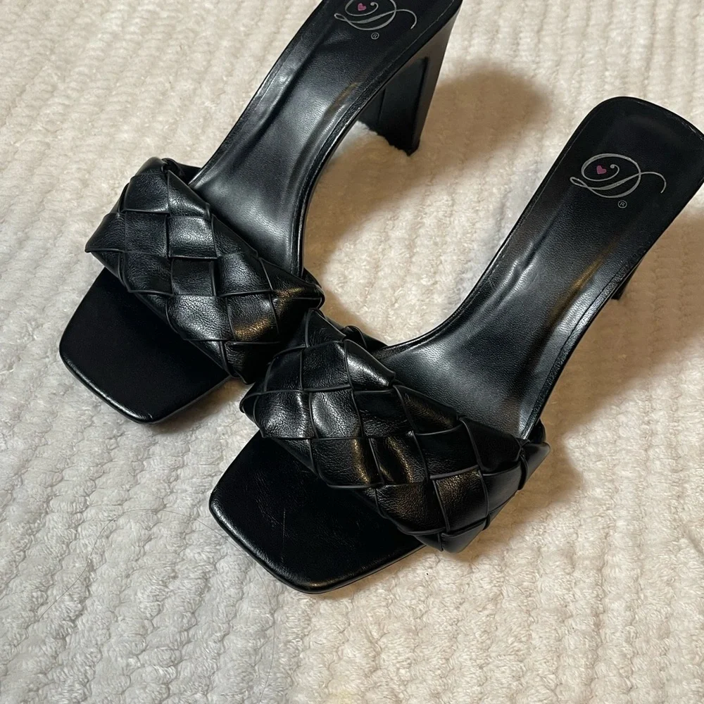 Elegant Black Woven Strap Heels - Picture 9 of 9